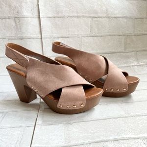 Faux wood and mauve suede platform heels